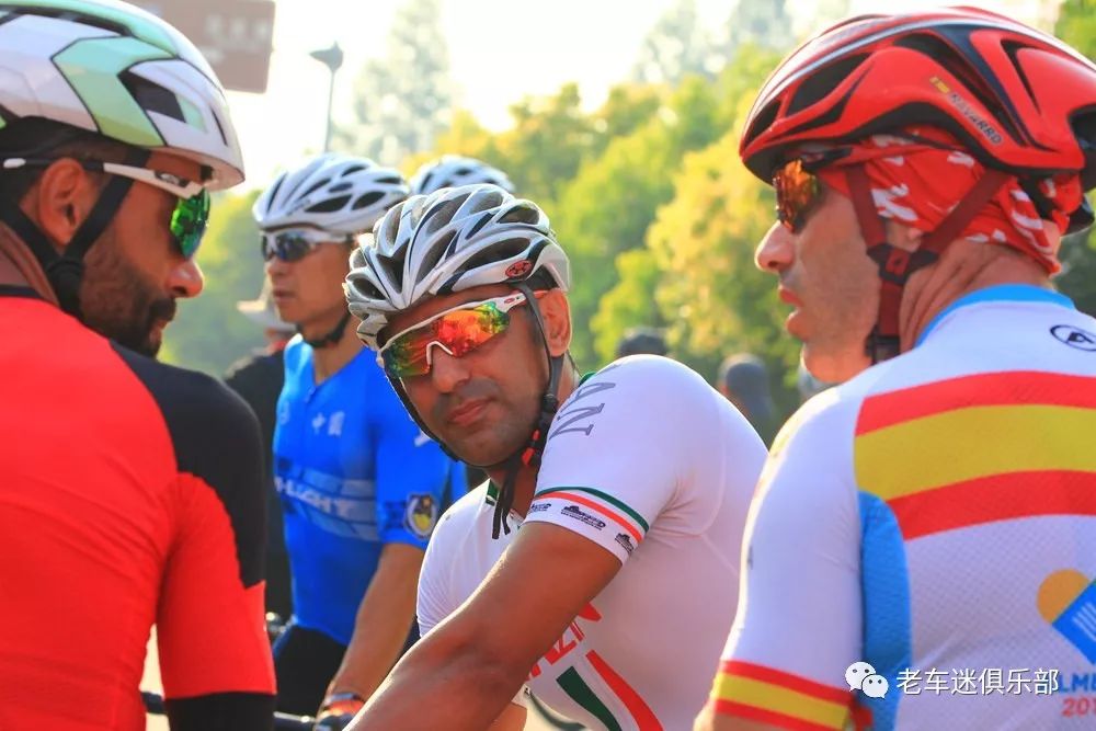 钢铁冲刺赛道上,选手飒爽英姿的简单介绍 钢铁冲刺赛道上,选手飒爽英姿的简单介绍