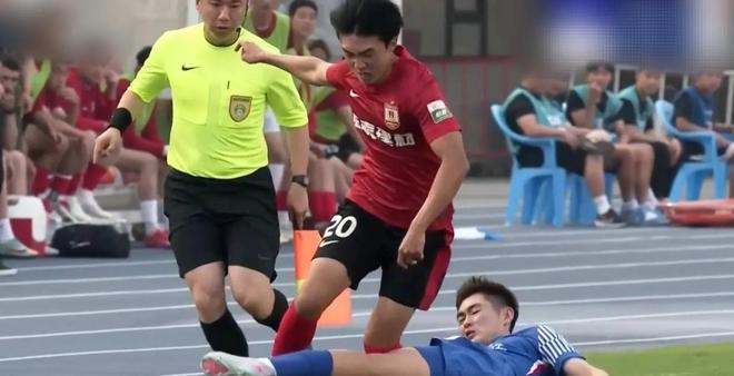 在深圳队赛场上演中超,三杀,引发教练席炸锅的简单介绍 在深圳队赛场上演中超,三杀,引发教练席炸锅的简单介绍