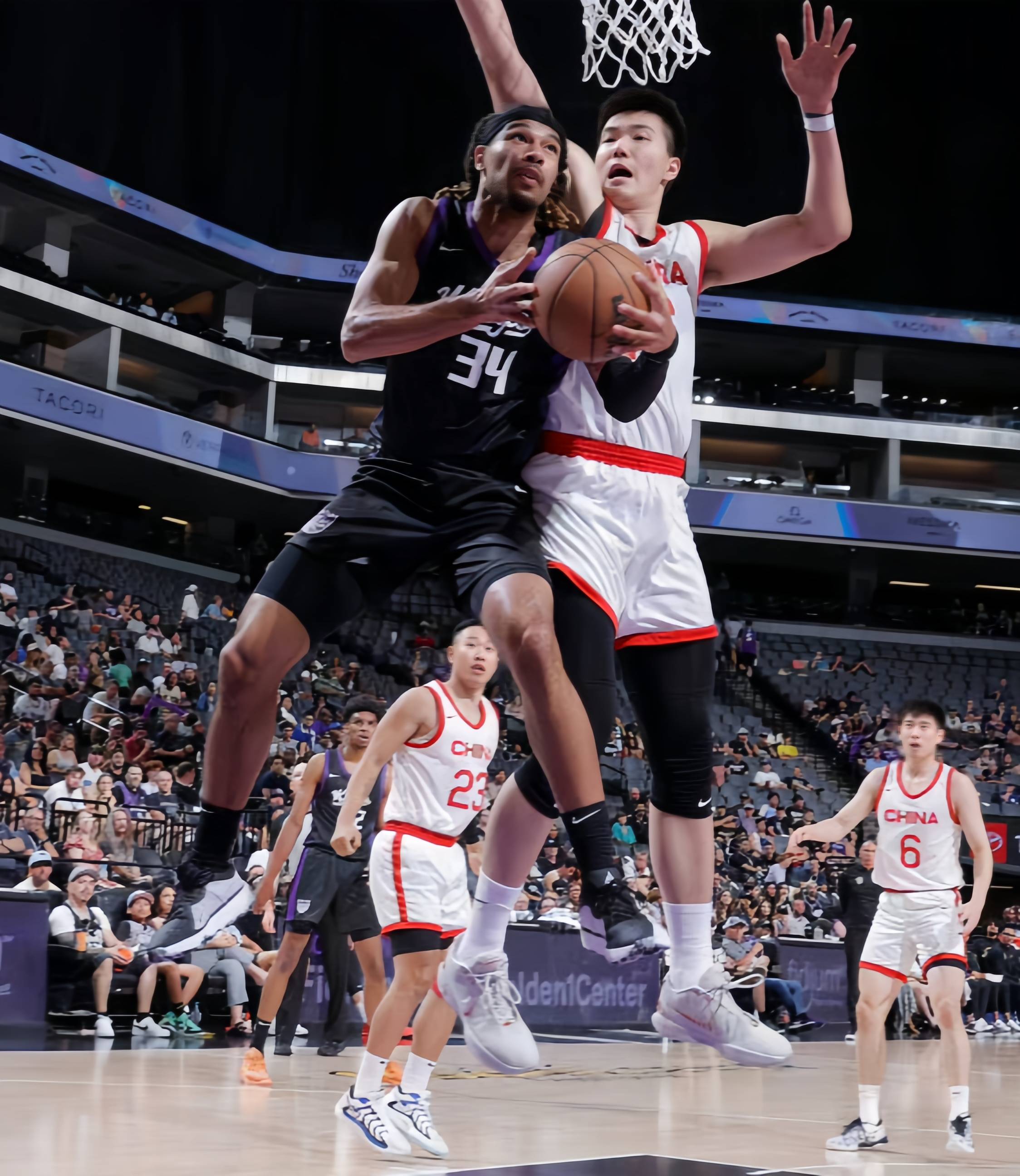 od体育网址-关于球场上的激烈比拼，国内篮球联赛势不可挡的信息