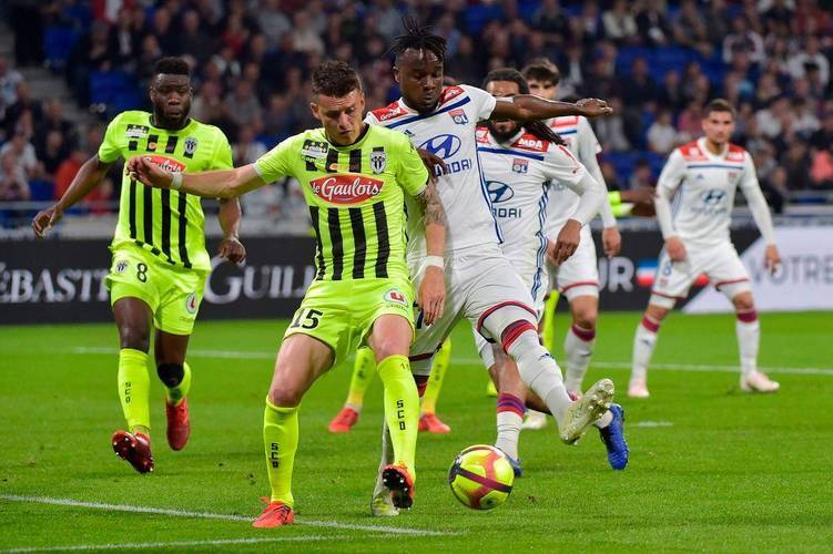 od体育直播-派彼特姆联重整旗鼓，努力摆脱保级压力