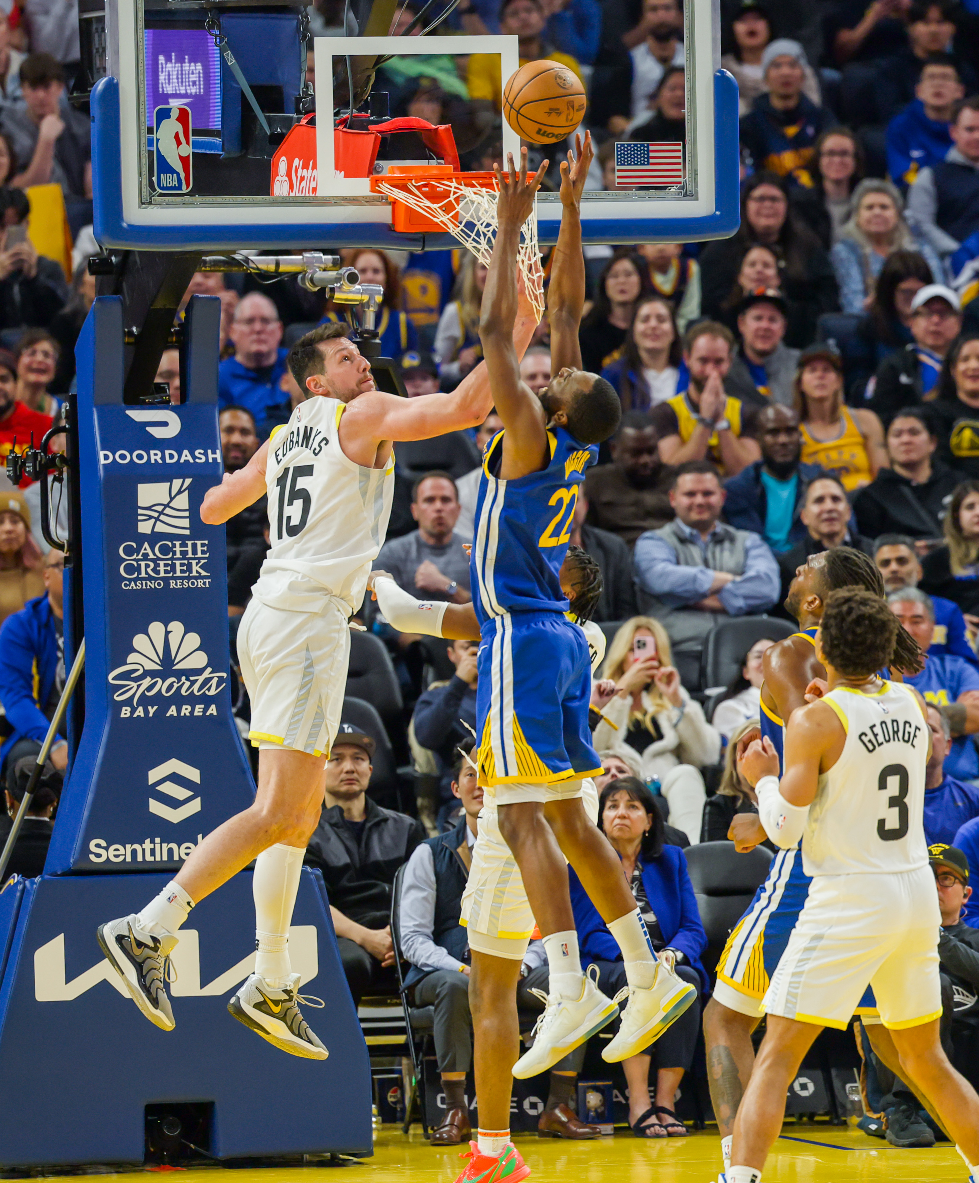 爵士前锋连场砍分,成为球队得分担当的简单介绍 爵士前锋连场砍分,成为球队得分担当的简单介绍