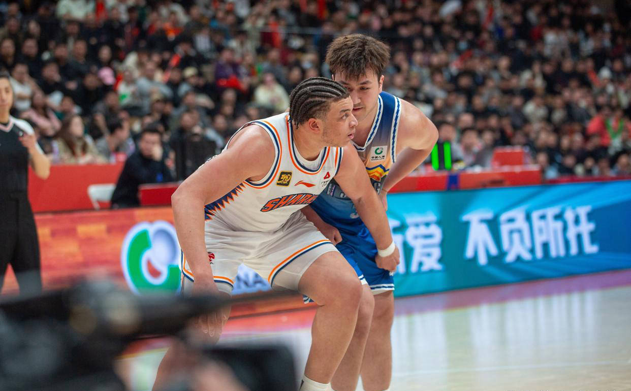 包含辽宁队全队发挥出色，助力夺冠路途的词条