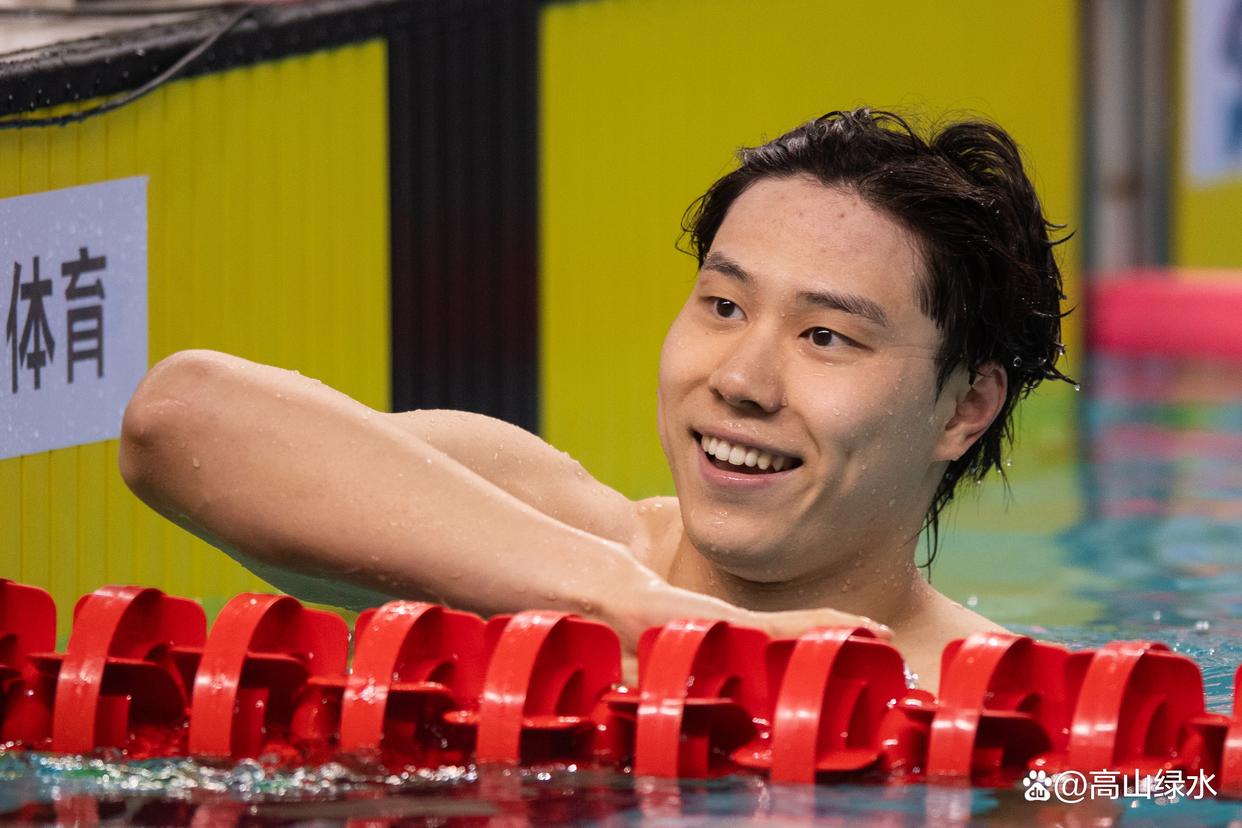 od体育官方登录入口-游泳选手崭露头角，突破纪录夺得冠军