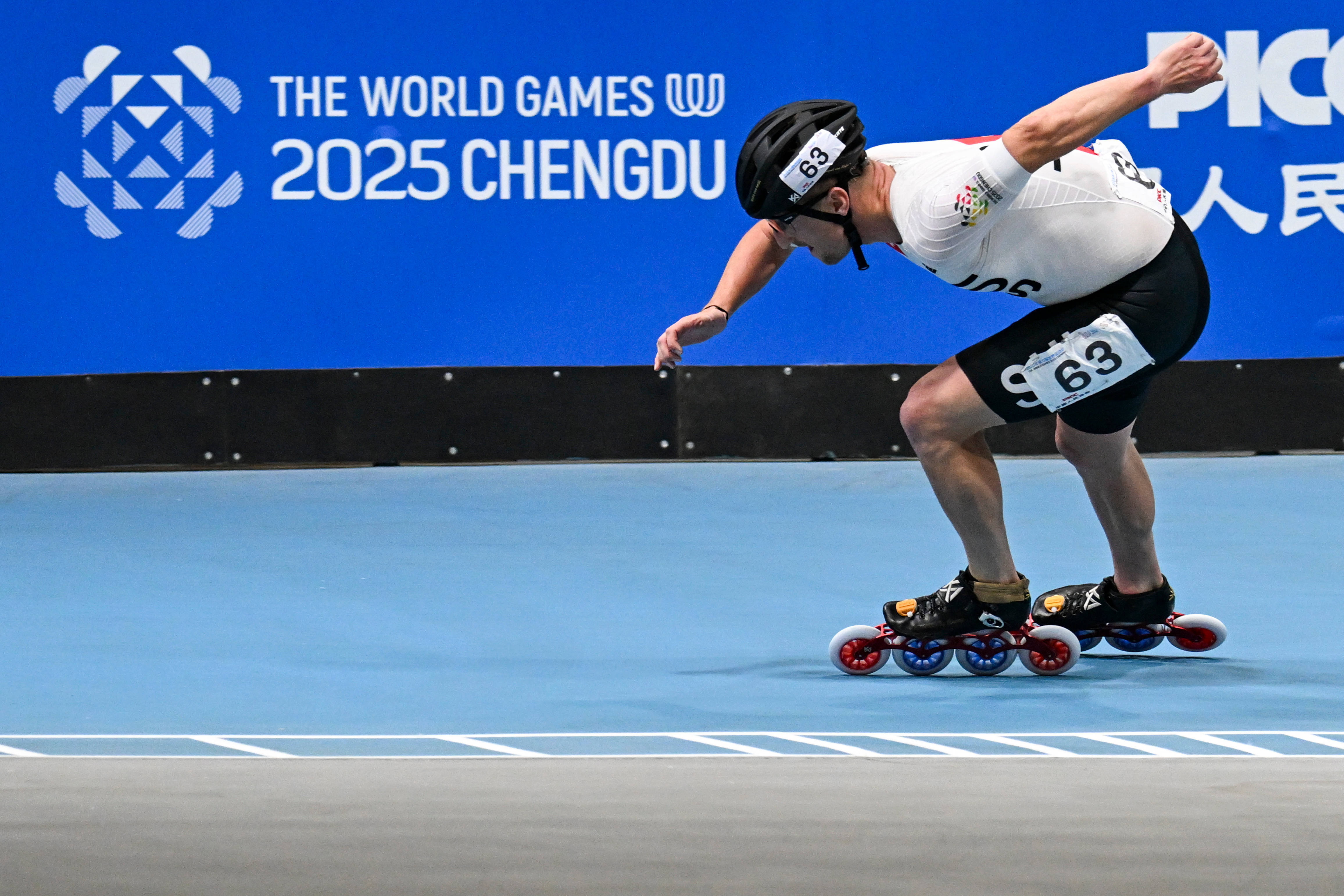 od体育官方入口-哥伦比亚选手高举旗帜，再夺一铜